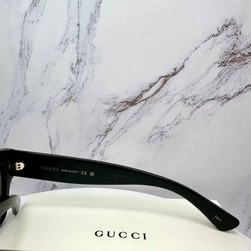 CLASSY New GUCCI Sunglasses Black 54mm Square Gold Letter Logo Italy